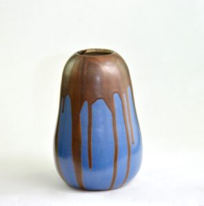 divine style french antiques Leon Pointu vase