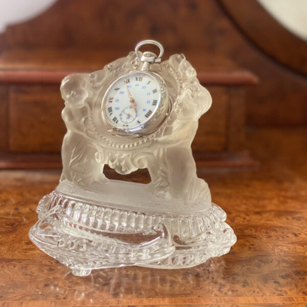 Baccarat pocket watch holder,fin XIXe.,Porte montre à gousset de Baccarat au décor d'angelots